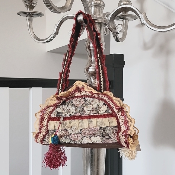 Unique Floral and Lace Handbag by Manzoni - Picture 2 of 4